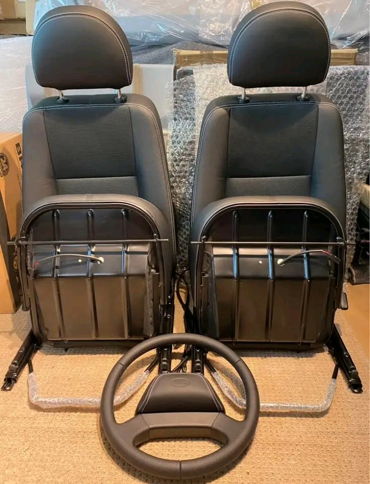 Land Rover defender xs leather heated seats and matching steering wheel - Image 2